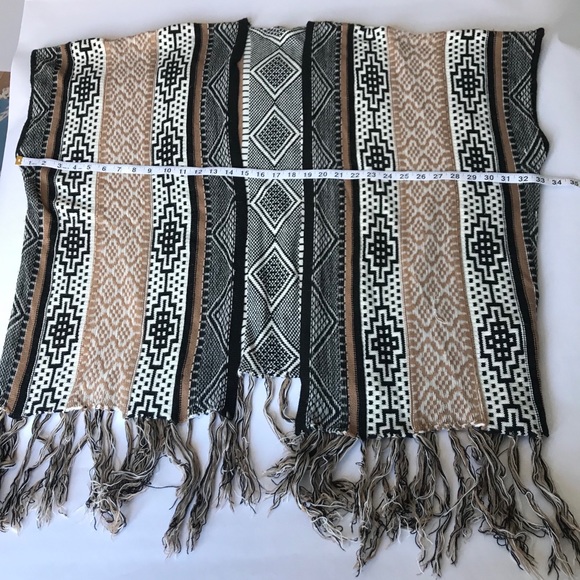 Vest Poncho Style Western Black and Tan with Fringe Size L 100% Acrylic - Picture 7 of 12